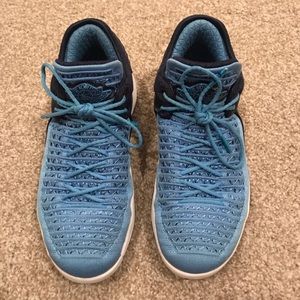 AIR JORDAN BASKETBALL SHOES